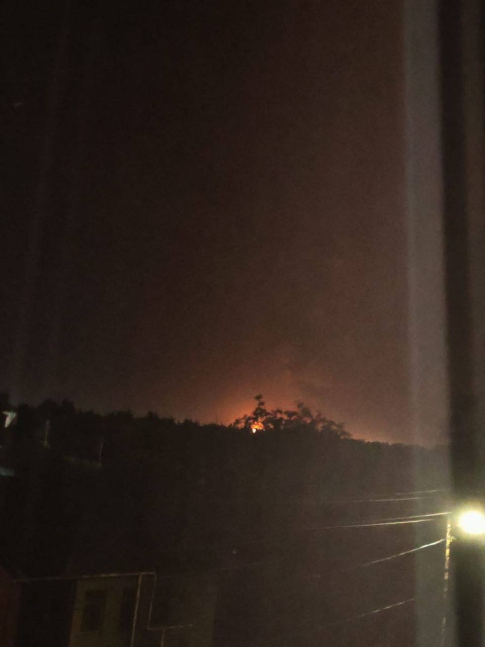 Шість резервуарів знищено повністю: супутникові фото розкрили наслідки атаки дронів на НПЗ у російському Новошахтинську