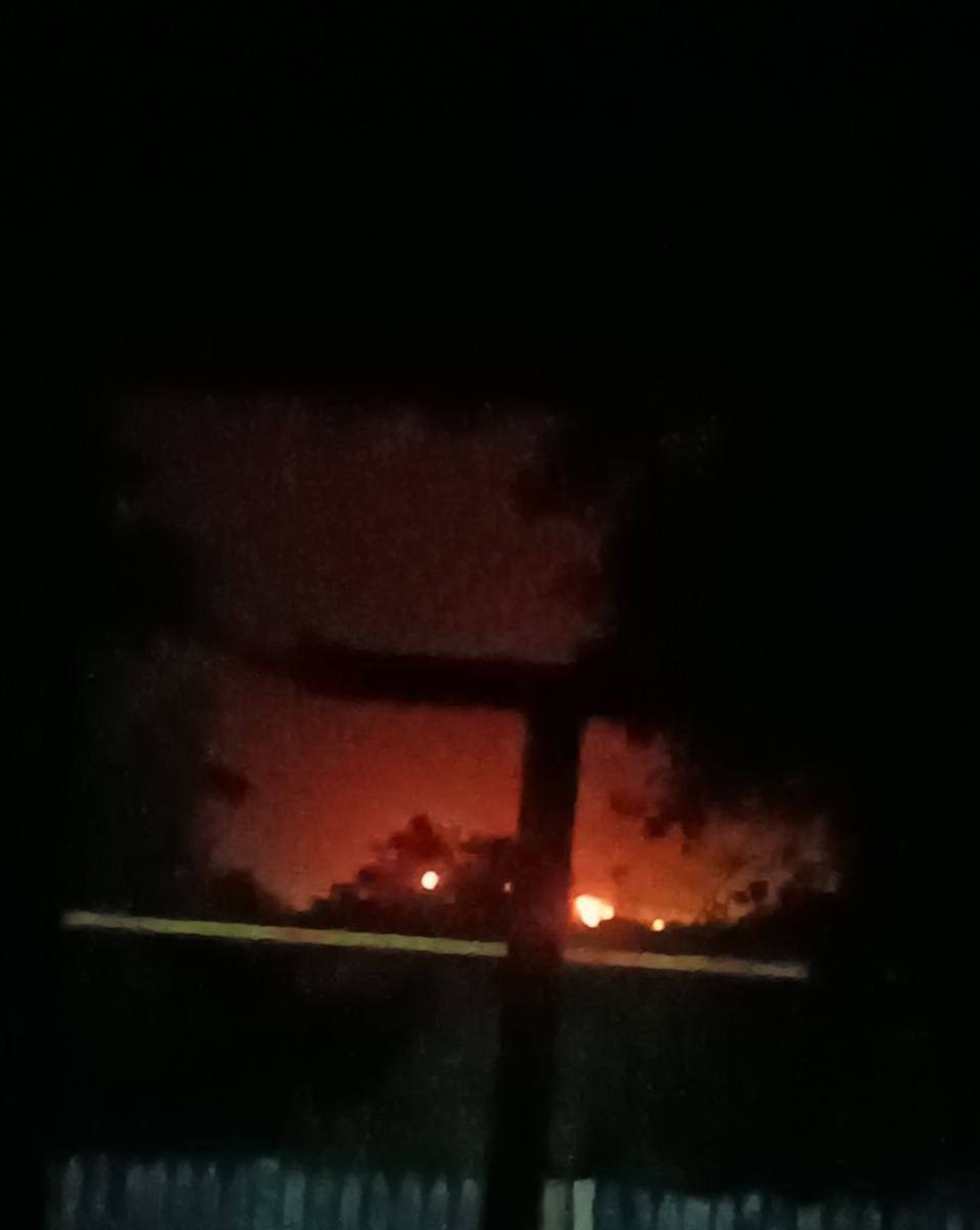 Шість резервуарів знищено повністю: супутникові фото розкрили наслідки атаки дронів на НПЗ у російському Новошахтинську