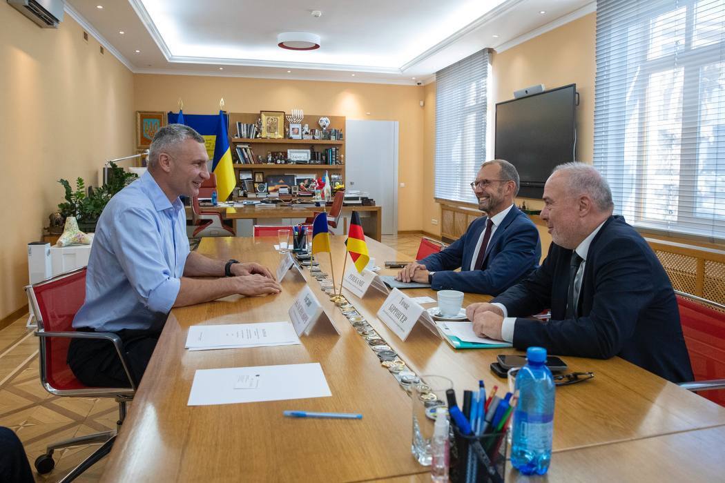 Кличко зустрівся з головою комітету з питань оборони Бундестагу Томасом Рьовекампом