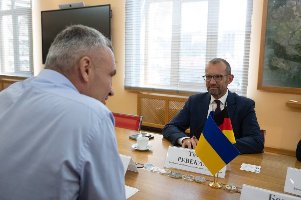 Кличко зустрівся з головою комітету з питань оборони Бундестагу Томасом Рьовекампом