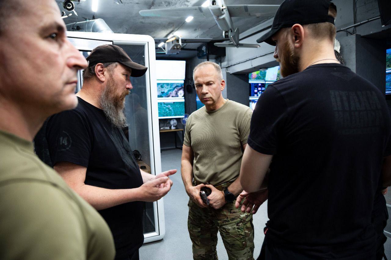 "Зачищены шесть населенных пунктов": Сырский посетил штабы Сил обороны на Покровском направлении. Фото