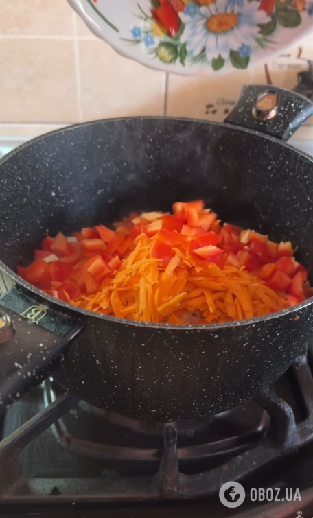 С каким мясом вкусно потушить капусту: бюджетный и очень простой рецепт