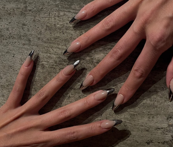 Идеальные для прохладной погоды: трендовые варианты осеннего маникюра