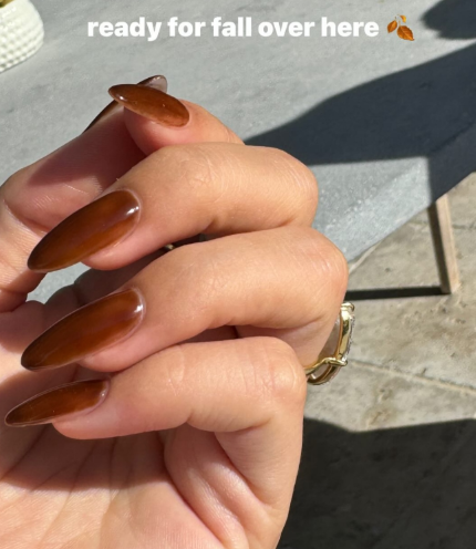 Идеальные для прохладной погоды: трендовые варианты осеннего маникюра