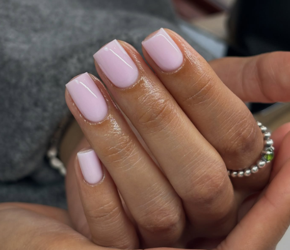 Идеальные для прохладной погоды: трендовые варианты осеннего маникюра