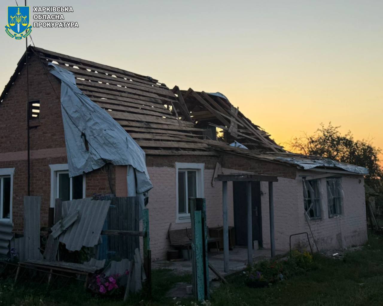 Оккупанты ударили по поселку на Харьковщине: есть жертва, три человека пострадали. Фото