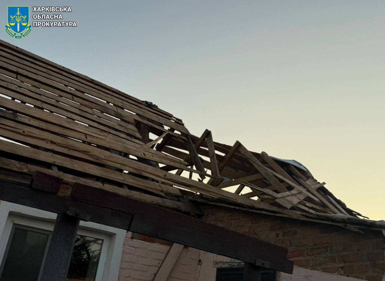 Оккупанты ударили по поселку на Харьковщине: есть жертва, три человека пострадали. Фото