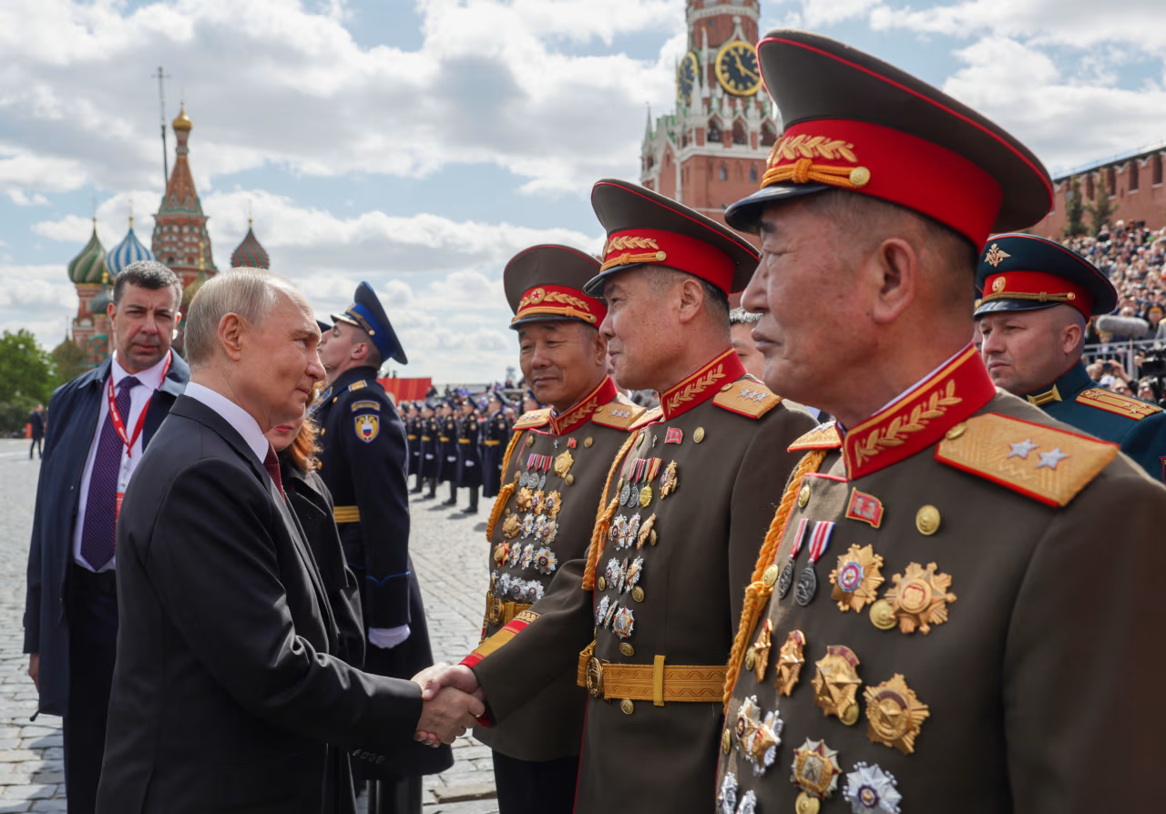 Кім Чен Ин вручив нагороди солдатам КНДР, які воювали на боці Росії: y WSJ вказали на важливий "нюанс"