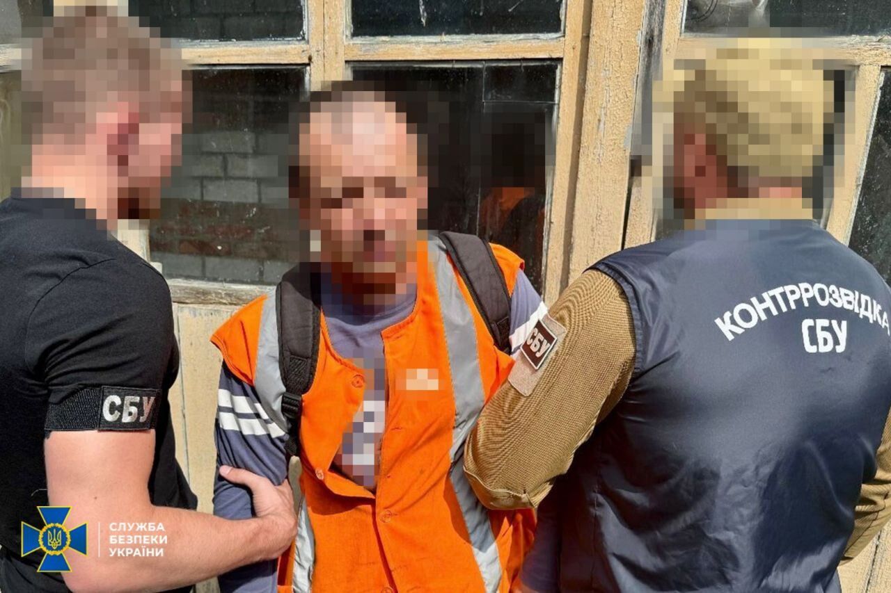 Працював на ФСБ: на Харківщині затримали залізничника, який шпигував за військовими ешелонами. Фото