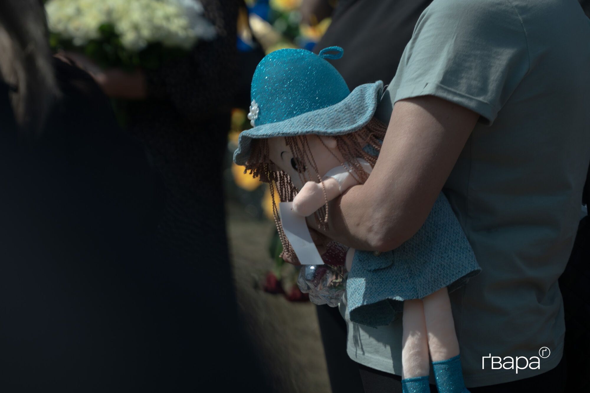 Самому маленькому ребенку было полтора года: в Харькове попрощались с семьей, которая погибла в результате российского обстрела. Фото