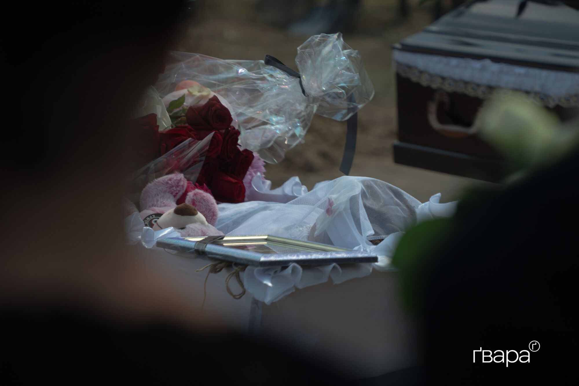 Самому маленькому ребенку было полтора года: в Харькове попрощались с семьей, которая погибла в результате российского обстрела. Фото
