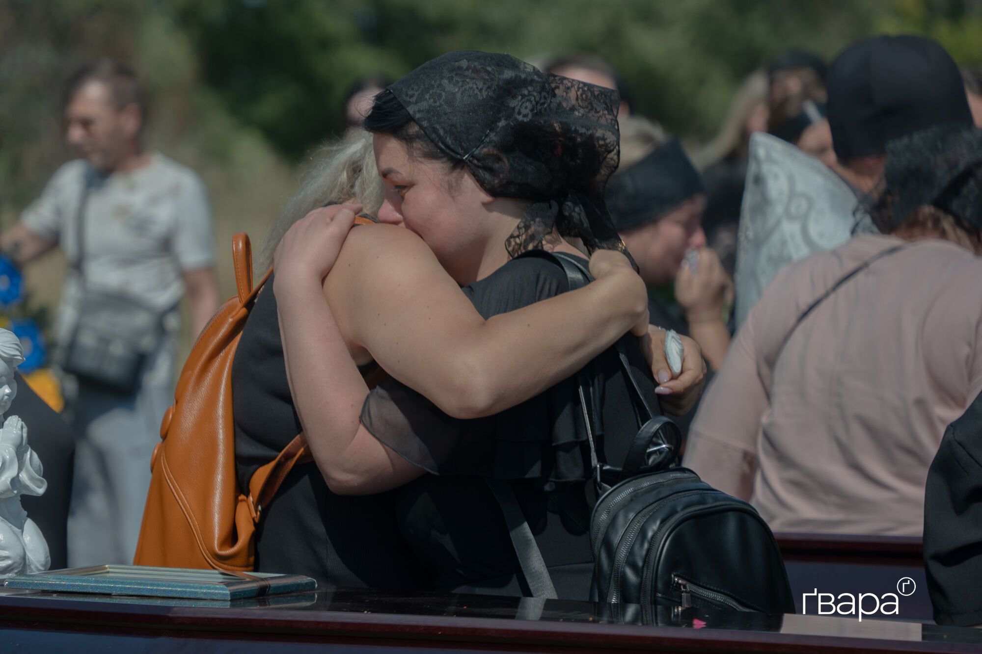 Самому маленькому ребенку было полтора года: в Харькове попрощались с семьей, которая погибла в результате российского обстрела. Фото