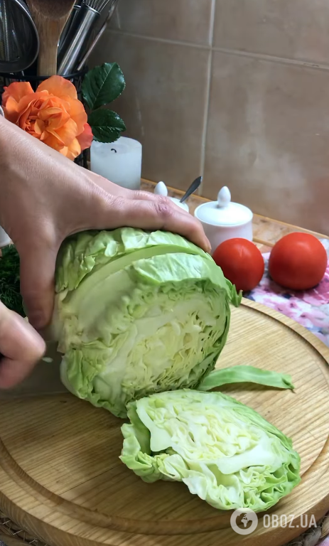 Вкусные стейки из капусты в духовке: добавьте любимый фарш и сочные помидоры
