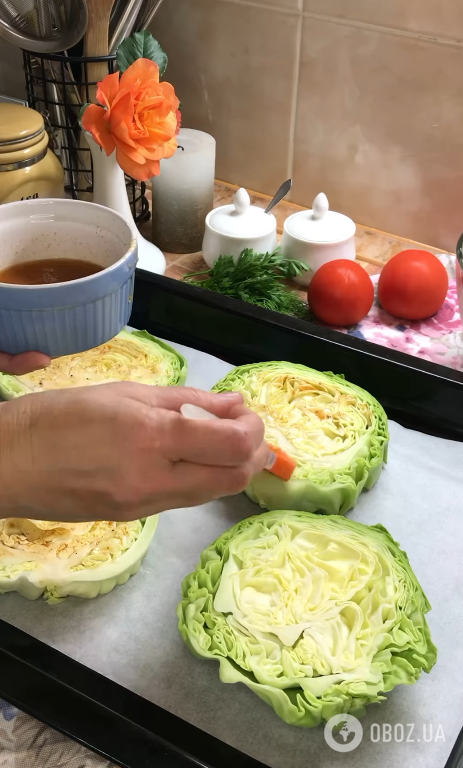 Вкусные стейки из капусты в духовке: добавьте любимый фарш и сочные помидоры