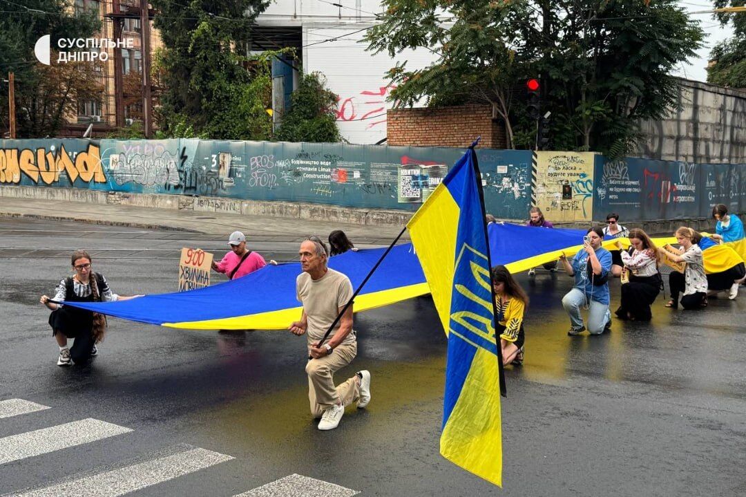 "Знак нашего достоинства и силы": как в Украине празднуют День флага. Фото и видео из разных областей