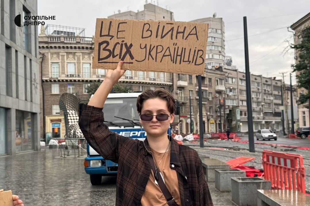 "Знак нашего достоинства и силы": как в Украине празднуют День флага. Фото и видео из разных областей