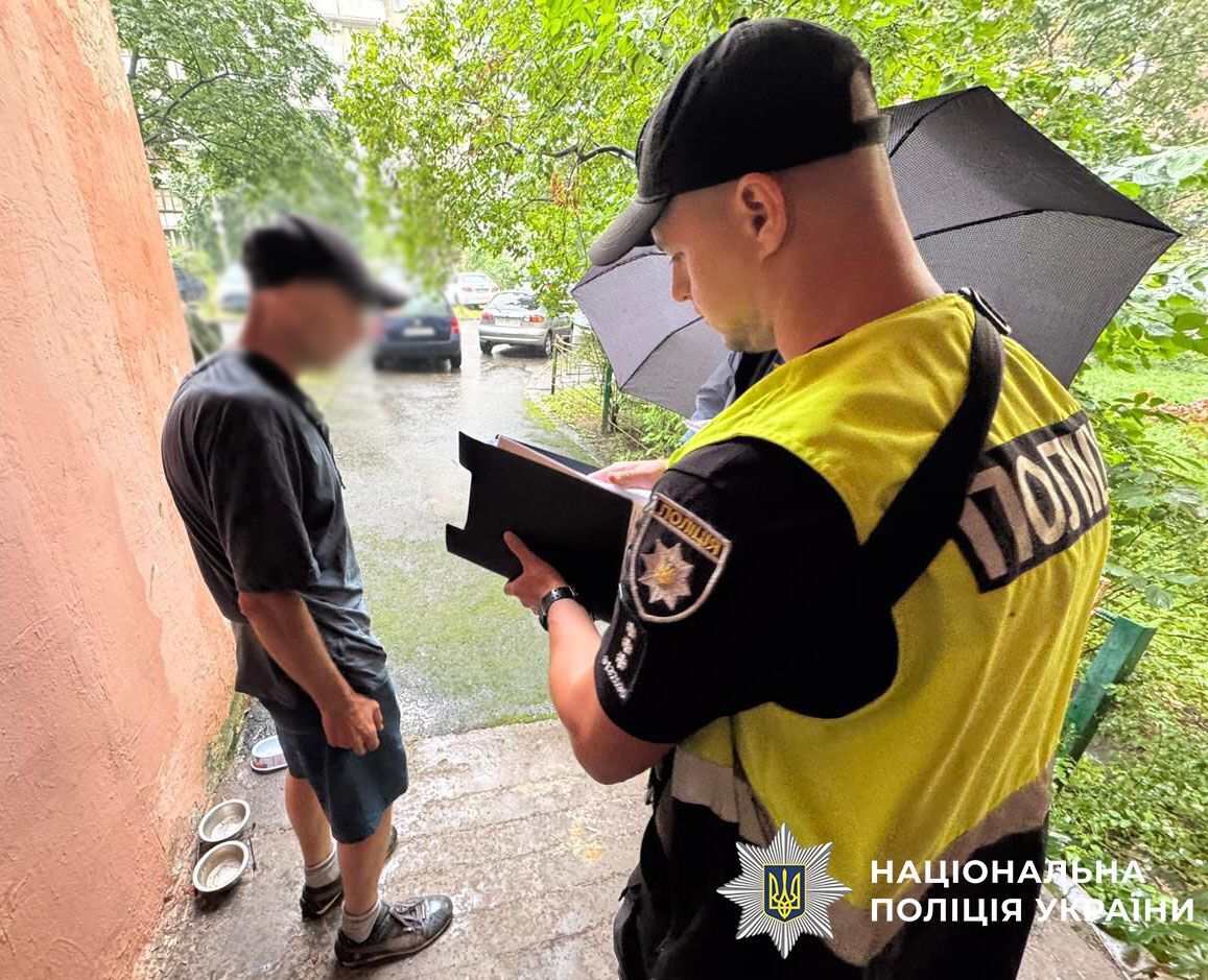 В Киеве на Оболони мужчина во дворе дома взорвал гранату. Подробности и фото