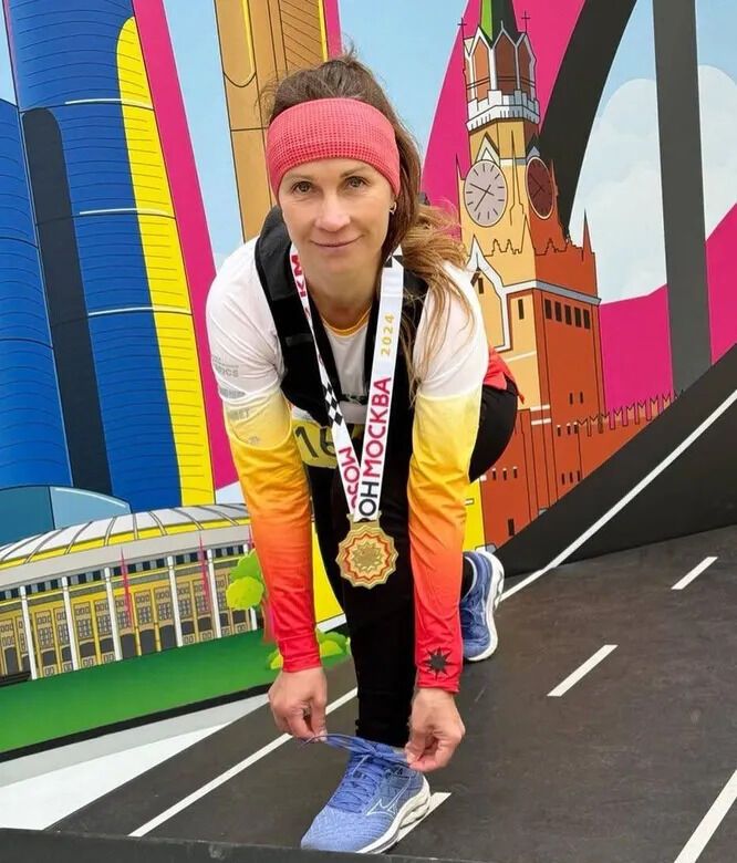 Російська альпіністка загинула, коли полізла на гору ставити табличку загиблому чоловікові. Італієць, який намагався її врятувати, теж загинув