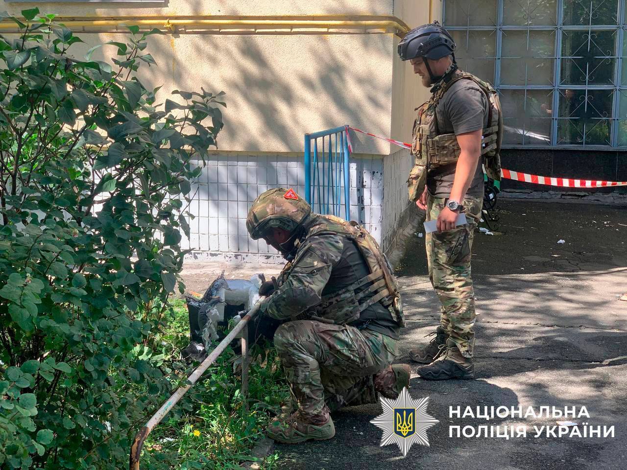 У Києві під час повітряної тривоги пролунали вибухи: у місті впав ворожий дрон. Усі подробиці та фото.