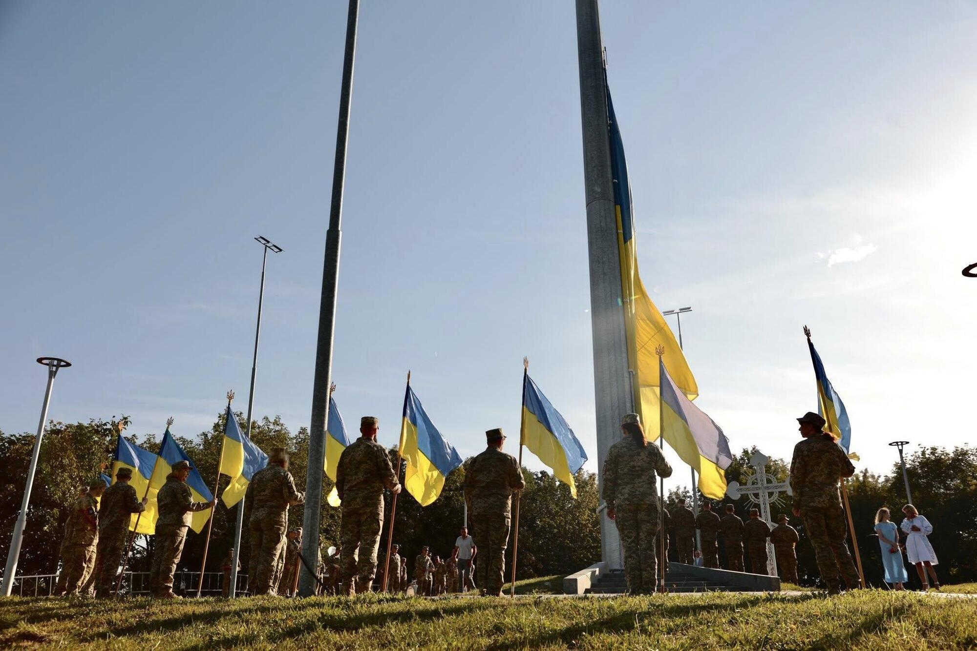 "Знак нашего достоинства и силы": как в Украине празднуют День флага. Фото и видео из разных областей