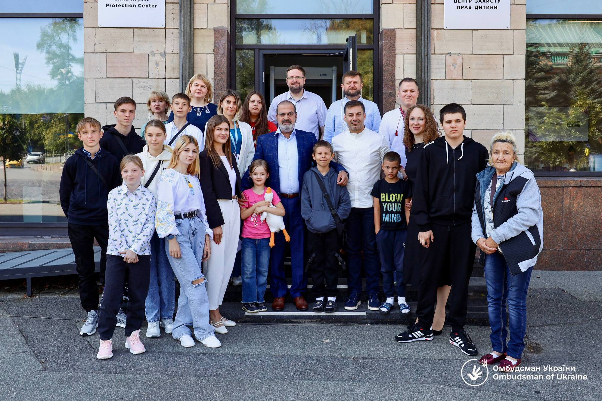 В Украину с оккупированных территорий вернулись еще трое детей: трогательные фото