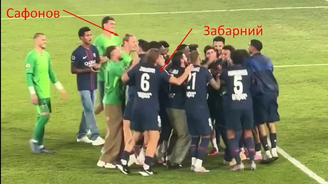 На камеру потрапило справжнє ставлення Забарного до Сафонова в ПСЖ, спровокувавши скандал. Відео