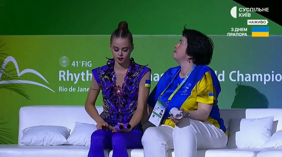 На камеру потрапило, що зробила Дерюгіна після помилки Онофрійчук на чемпіонаті світу з художньої гімнастики. Відео