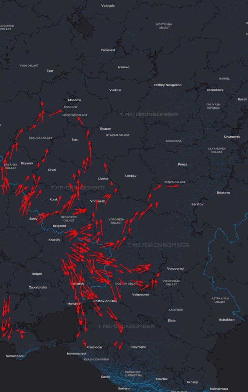 Атака украинских дронов на Россию продолжается непрерывно более суток – мониторы