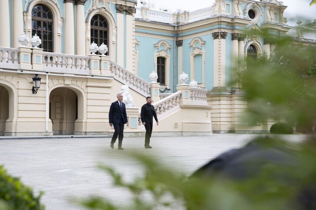 "Усиливаем поддержку": новый премьер Канады впервые приехал в Украину. Видео