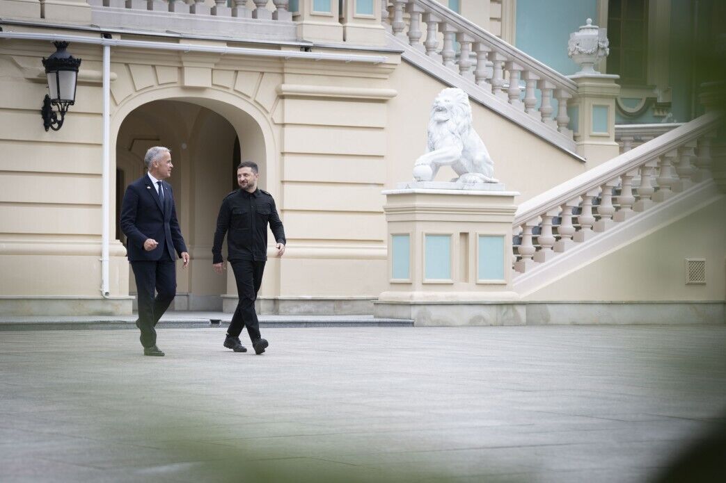 "Усиливаем поддержку": новый премьер Канады впервые приехал в Украину. Видео