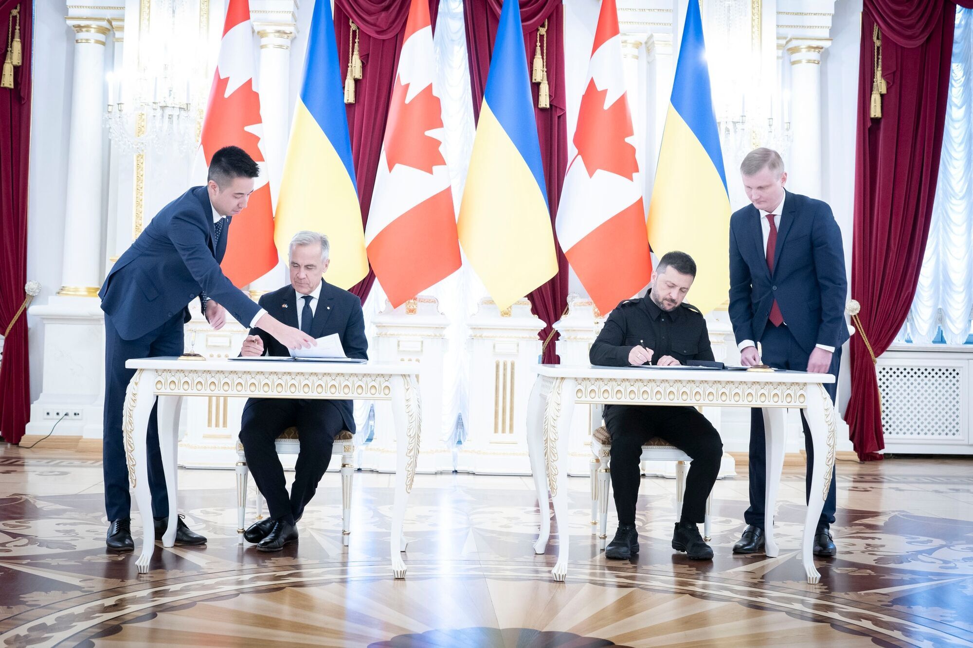 "Усиливаем поддержку": новый премьер Канады впервые приехал в Украину. Видео