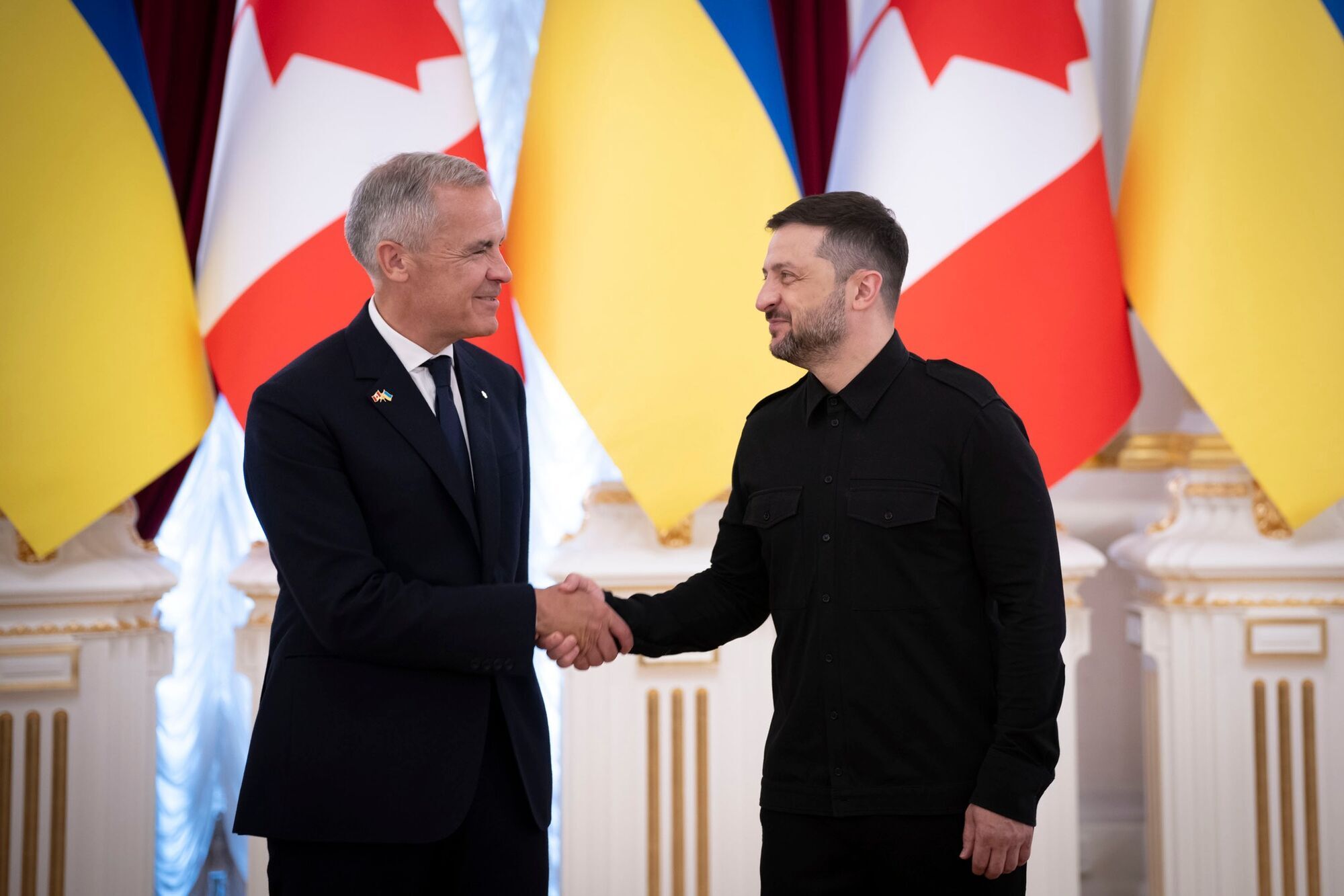 "Усиливаем поддержку": новый премьер Канады впервые приехал в Украину. Видео