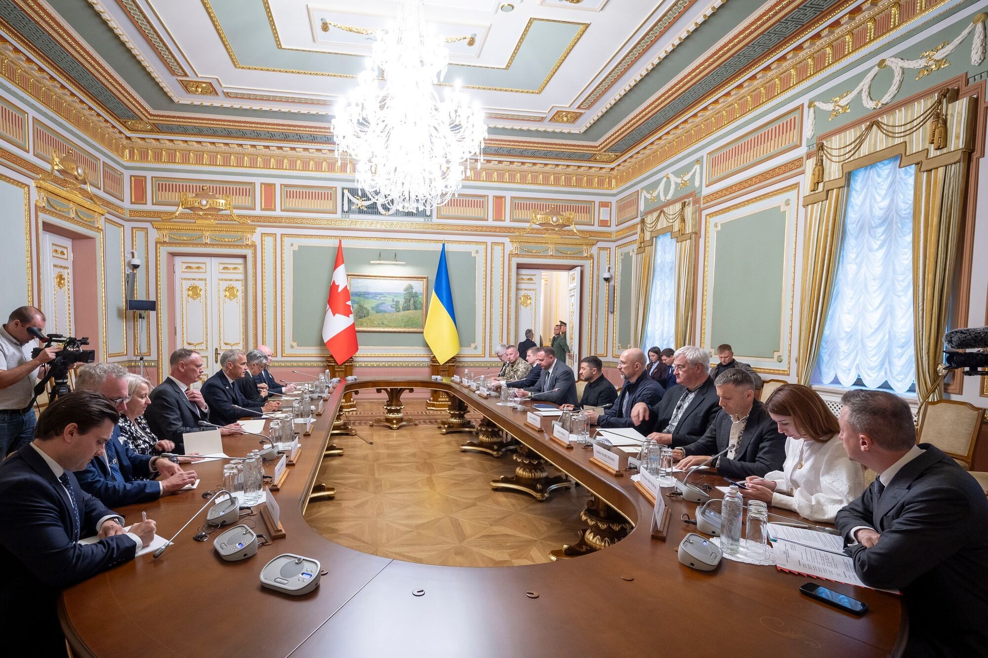 "Усиливаем поддержку": новый премьер Канады впервые приехал в Украину. Видео