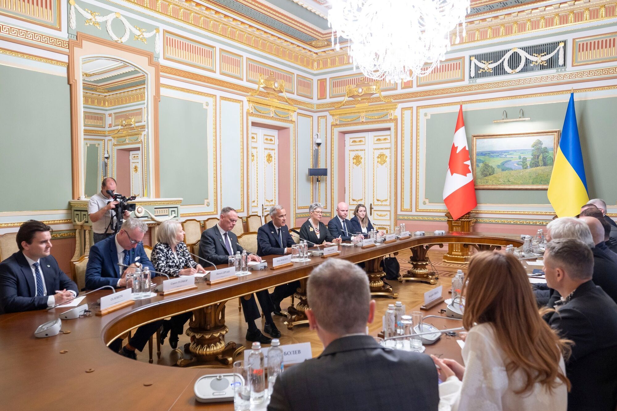 "Усиливаем поддержку": новый премьер Канады впервые приехал в Украину. Видео