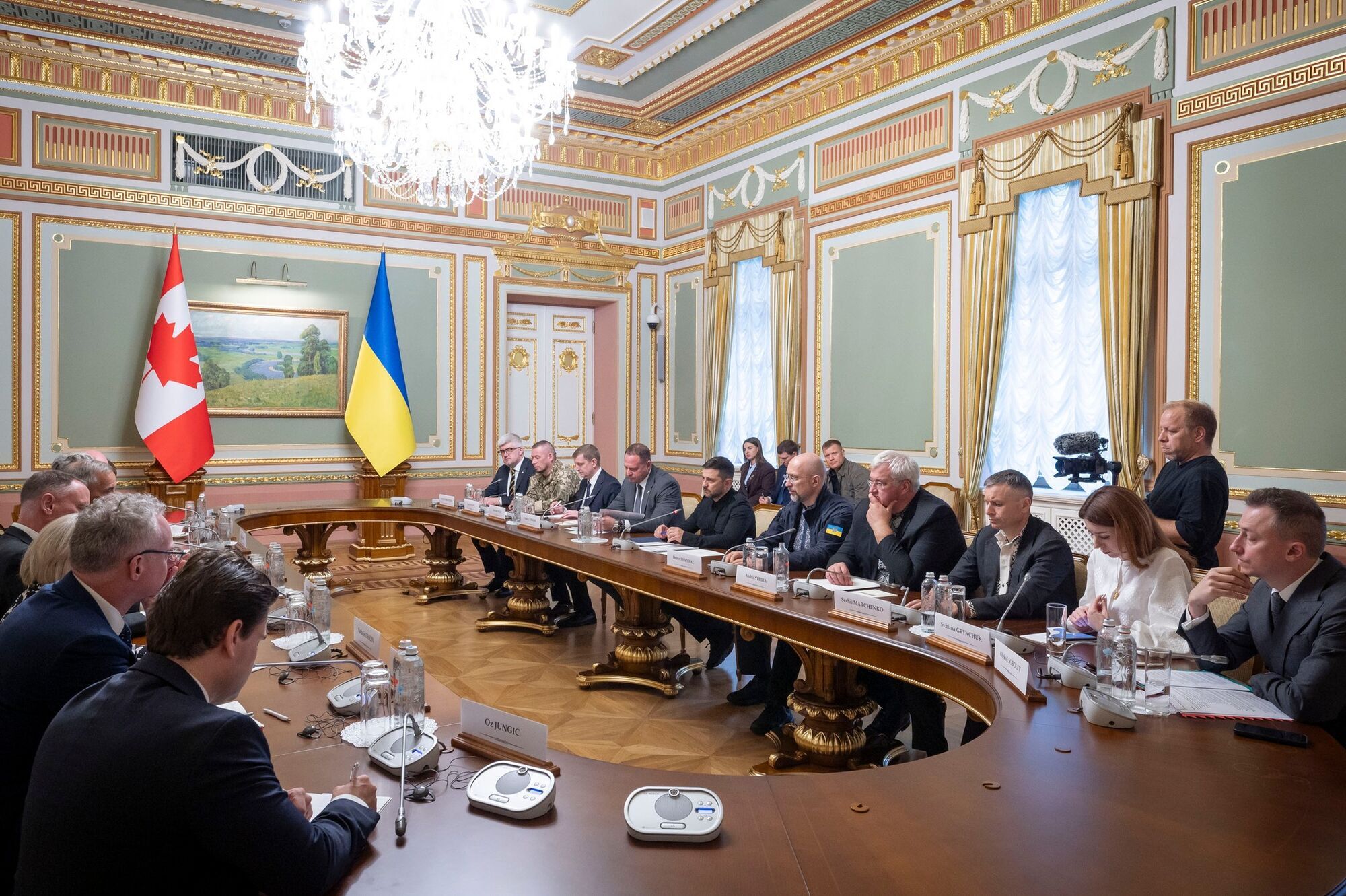 "Усиливаем поддержку": новый премьер Канады впервые приехал в Украину. Видео