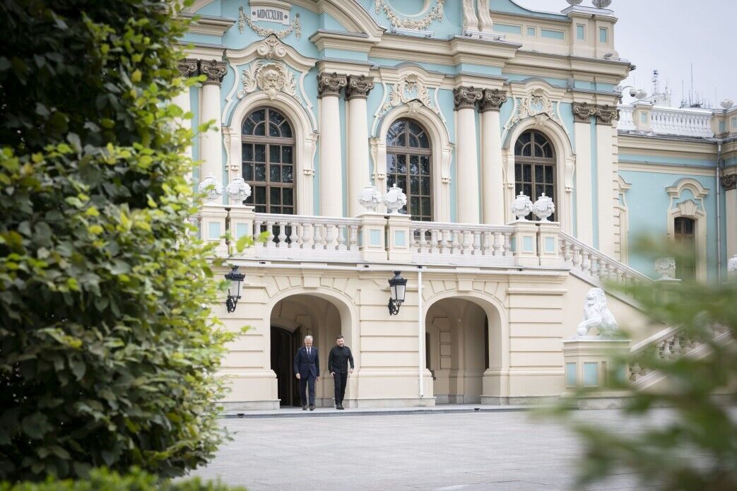 "Усиливаем поддержку": новый премьер Канады впервые приехал в Украину. Видео