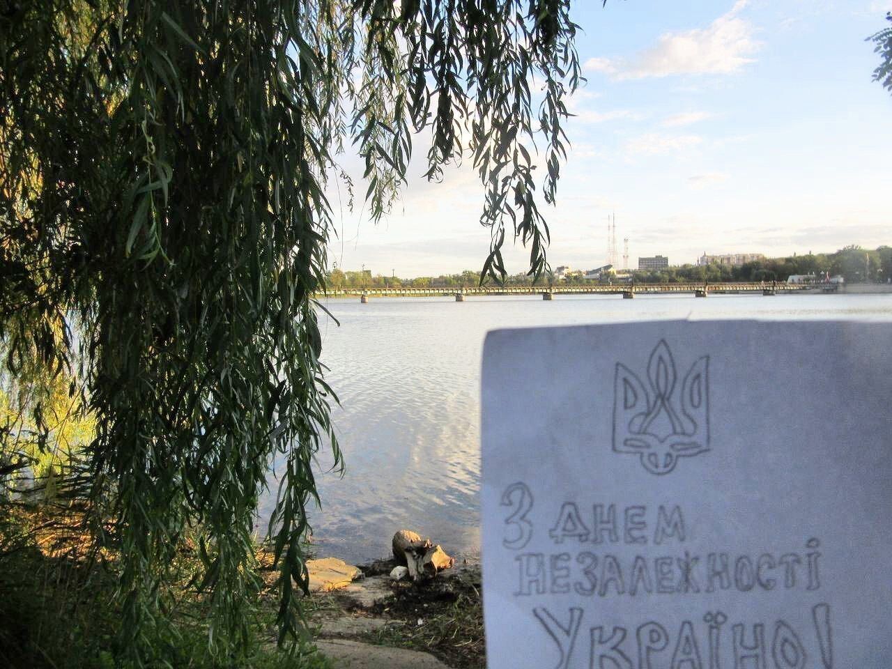 Ялта, Луганск, Мариуполь: активисты наполнили оккупированные РФ города символами Украины. Фото