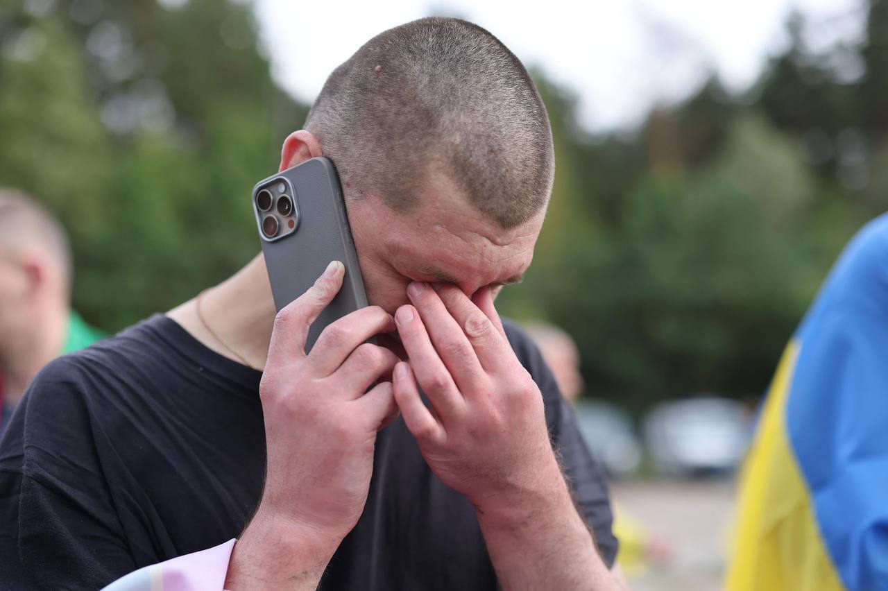 Україна та РФ провели обмін полоненими: повернулися військові й цивільні. Фото і відео