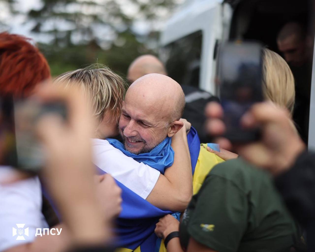 Україна та РФ провели обмін полоненими: повернулися військові й цивільні. Фото і відео