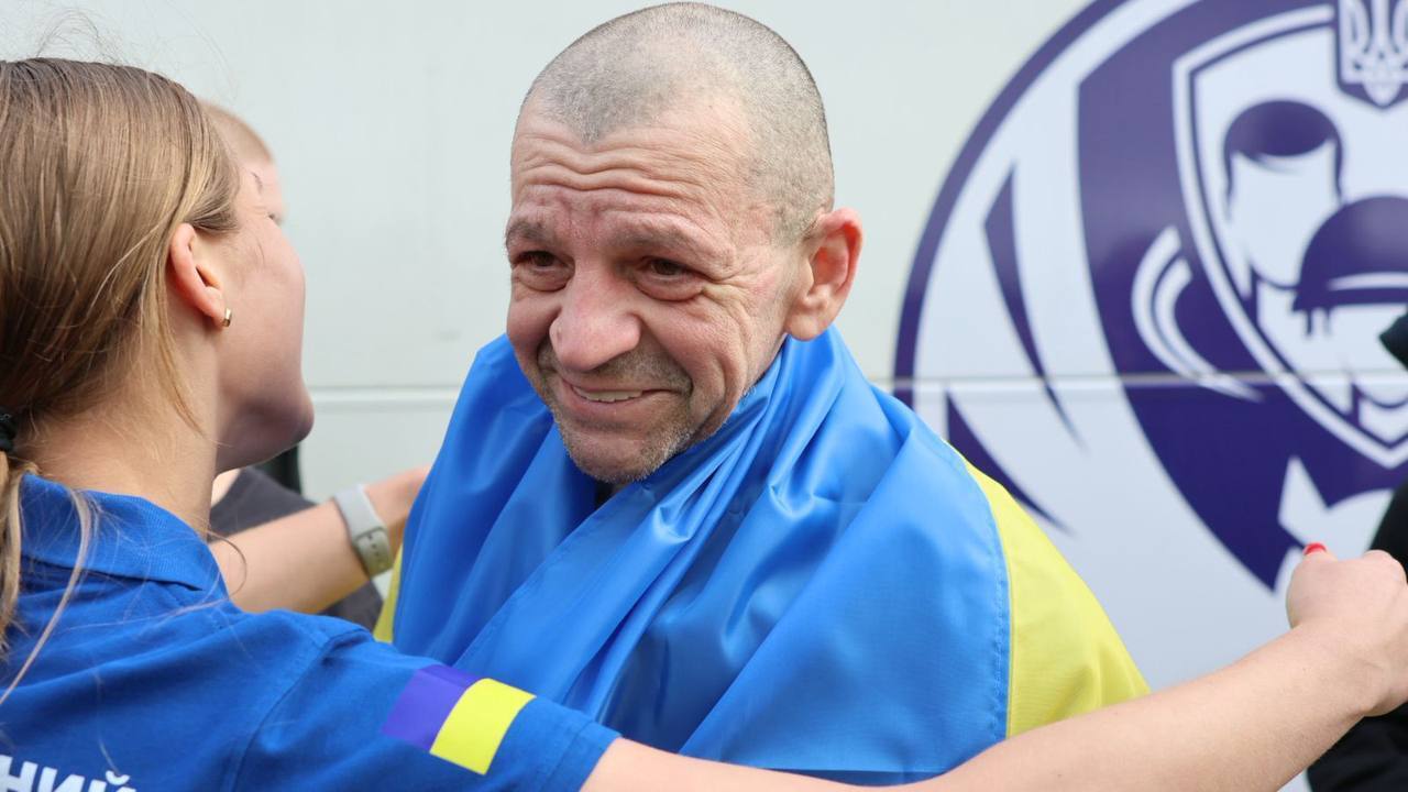 Україна та РФ провели обмін полоненими: повернулися військові й цивільні. Фото і відео