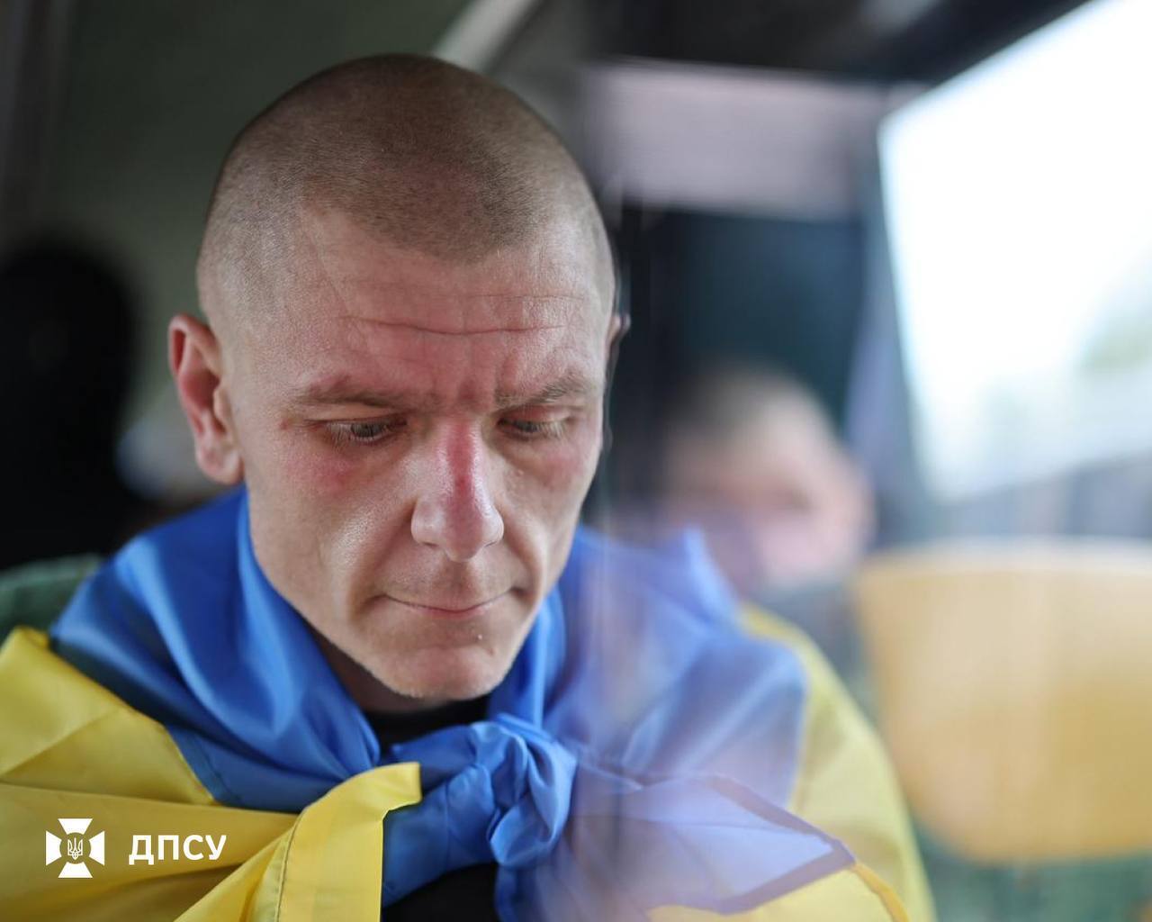 Україна та РФ провели обмін полоненими: повернулися військові й цивільні. Фото і відео