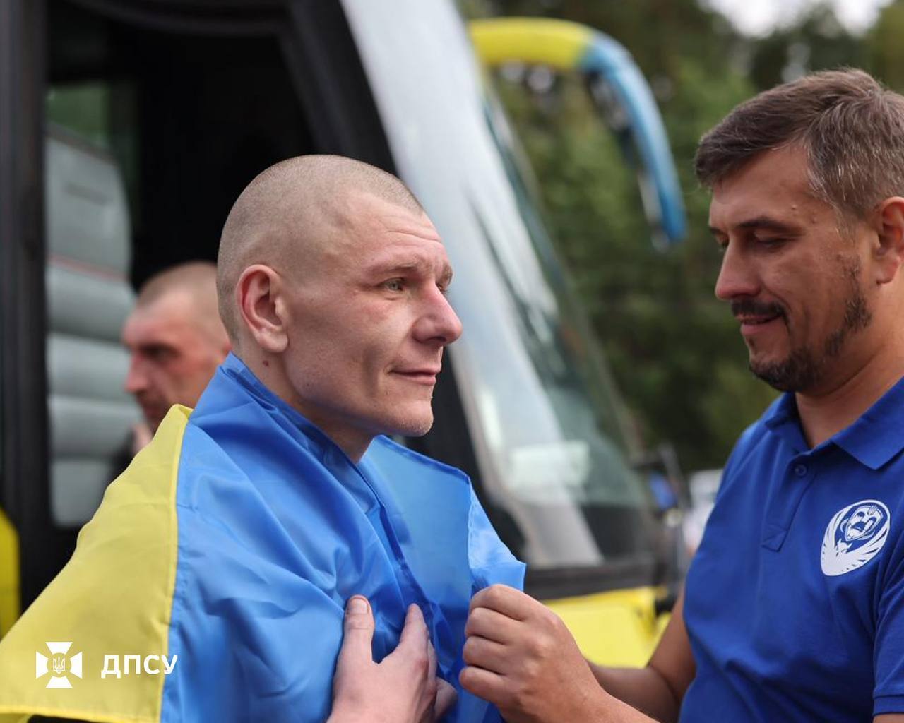 Україна та РФ провели обмін полоненими: повернулися військові й цивільні. Фото і відео