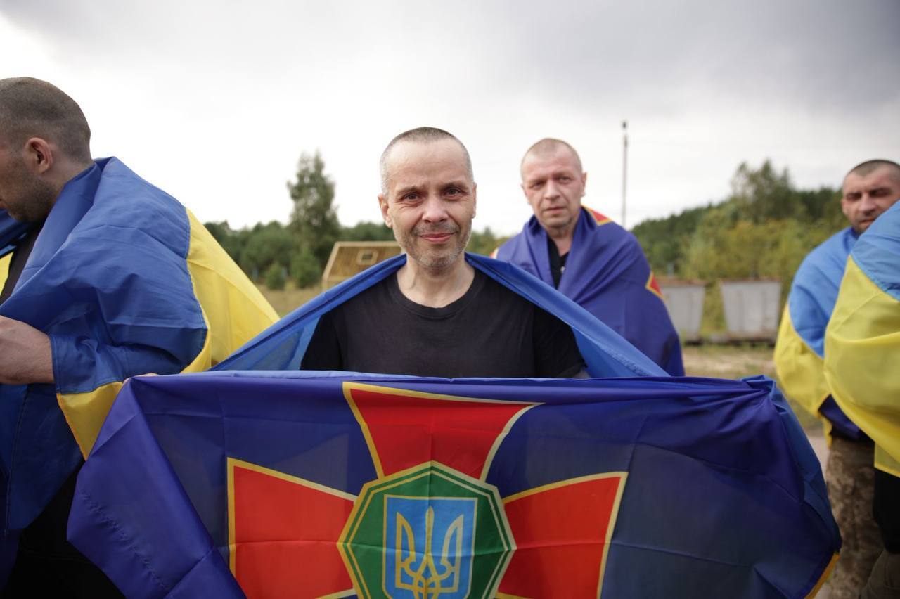Україна та РФ провели обмін полоненими: повернулися військові й цивільні. Фото і відео