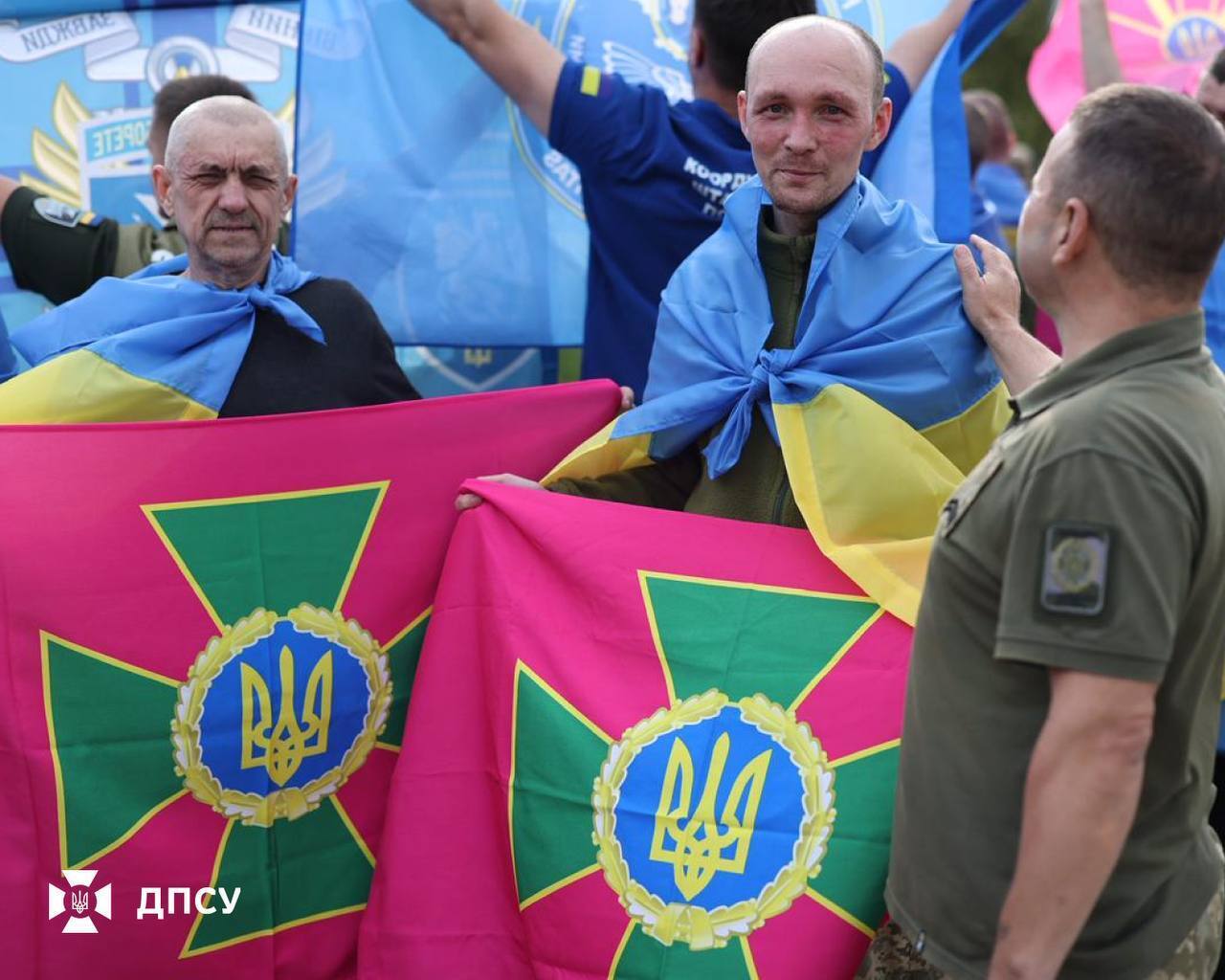 Україна та РФ провели обмін полоненими: повернулися військові й цивільні. Фото і відео