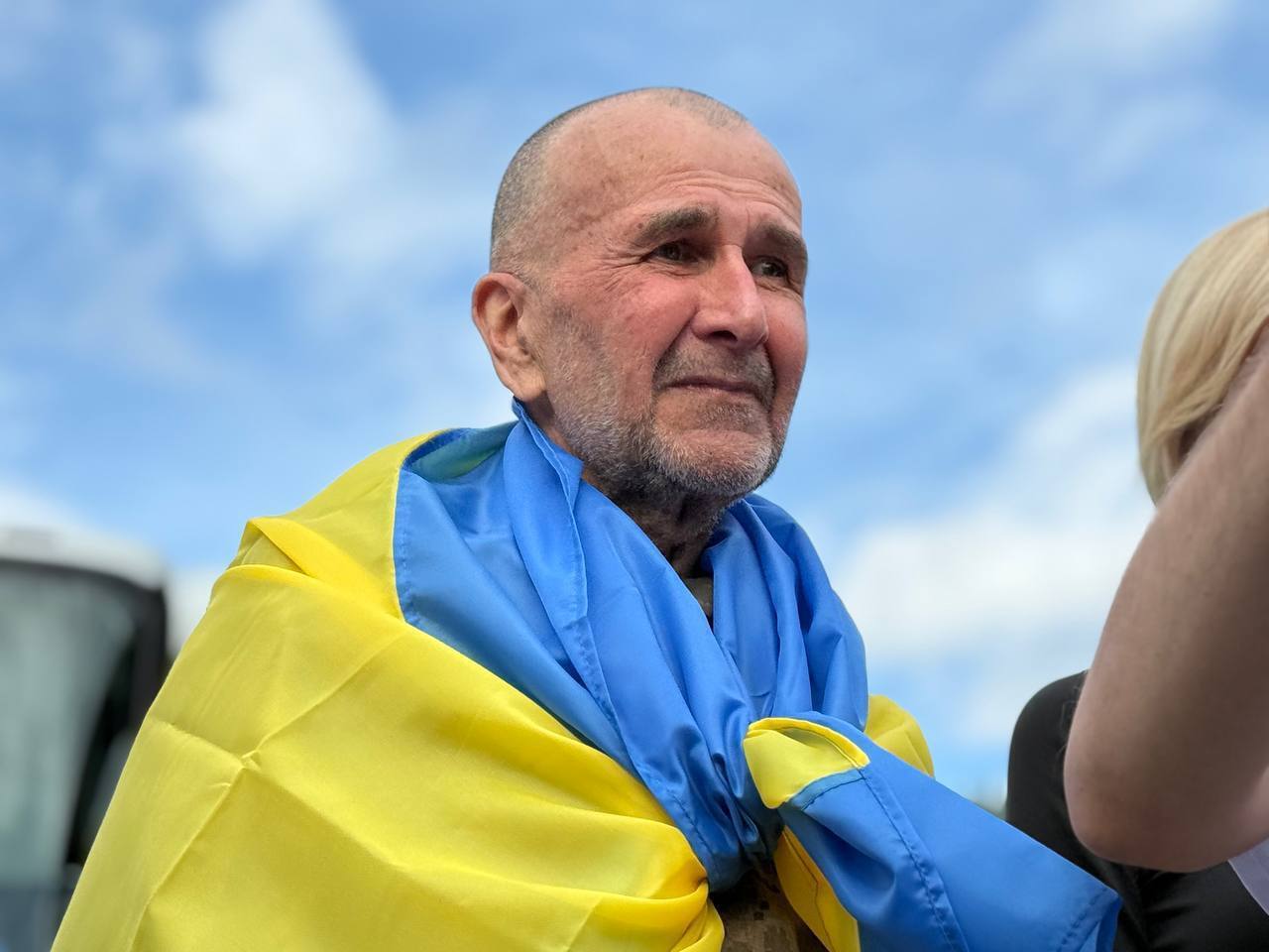 Україна та РФ провели обмін полоненими: повернулися військові й цивільні. Фото і відео