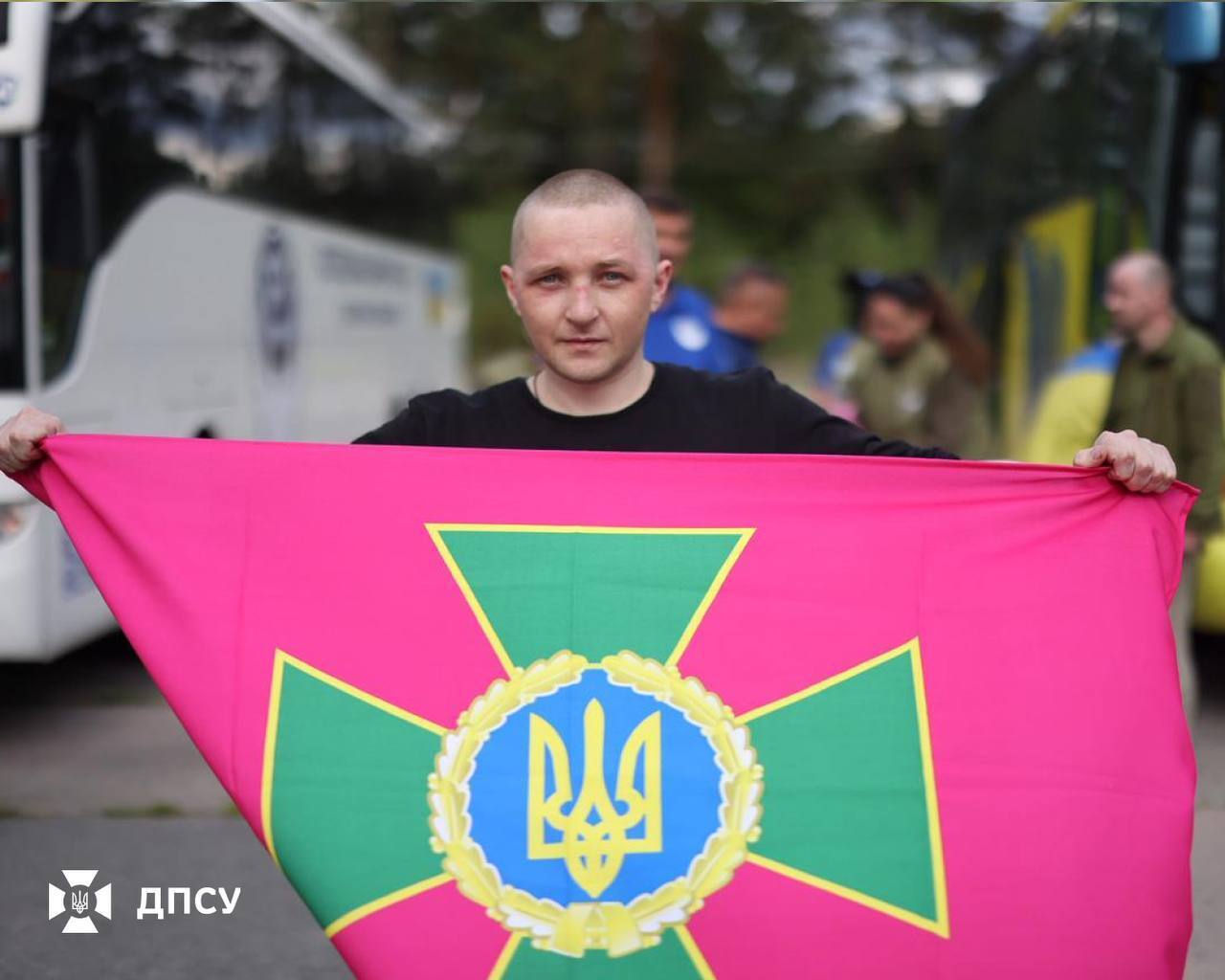 Україна та РФ провели обмін полоненими: повернулися військові й цивільні. Фото і відео