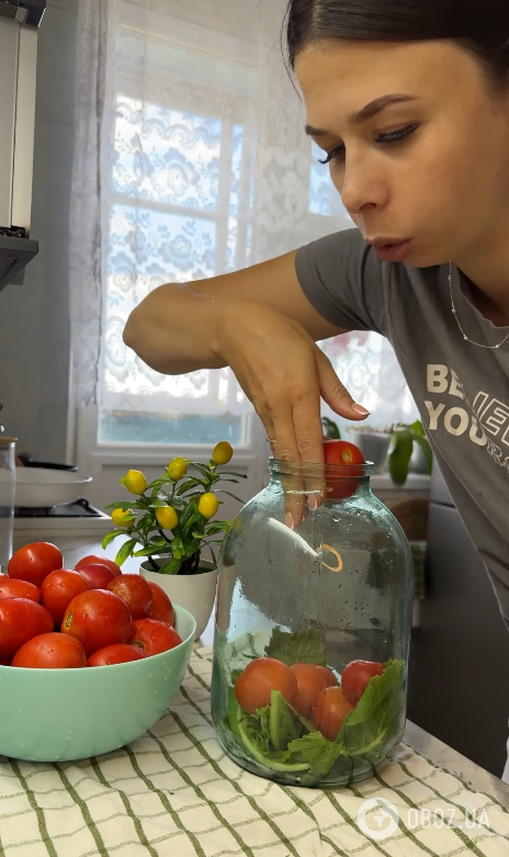 Как вкусно заквасить помидоры: с листьями хрена и чесноком