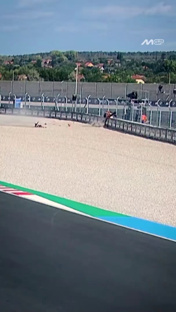 "Найшокуюче відео дня". Унікальна аварія на MotoGP зібрала 870 000 переглядів за добу