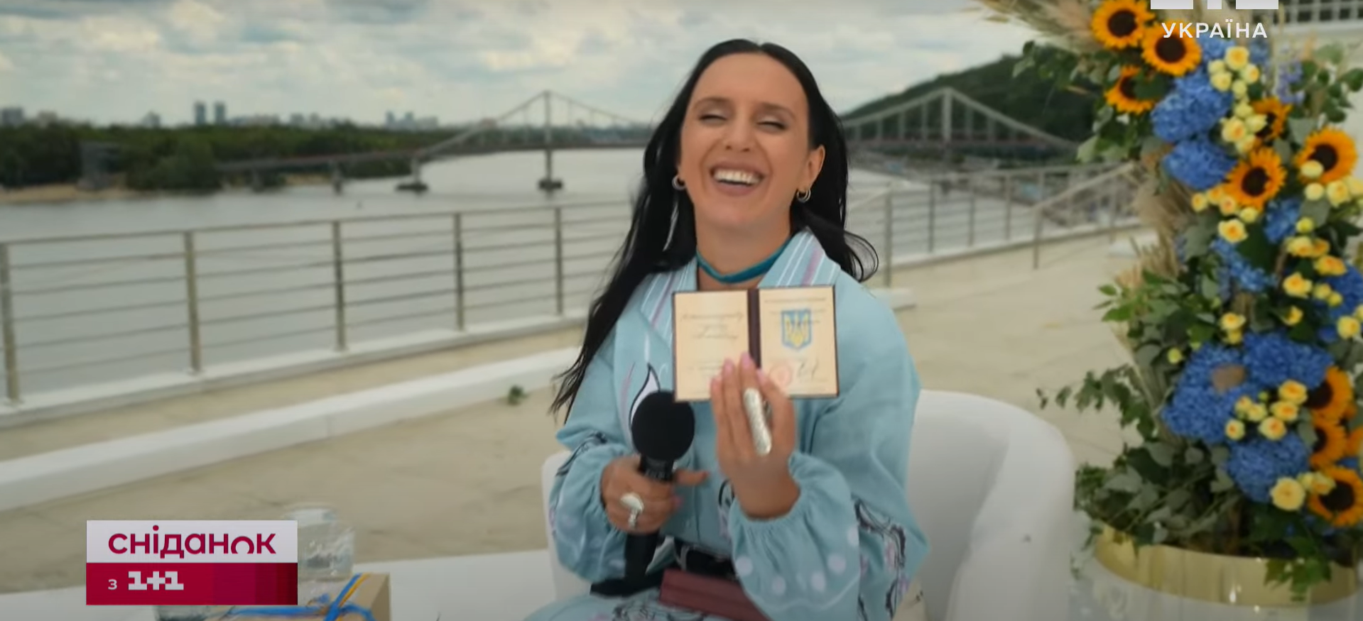 Джамала получила орден княгини Ольги от президента Зеленского и призналась, почему для нее эта награда важна