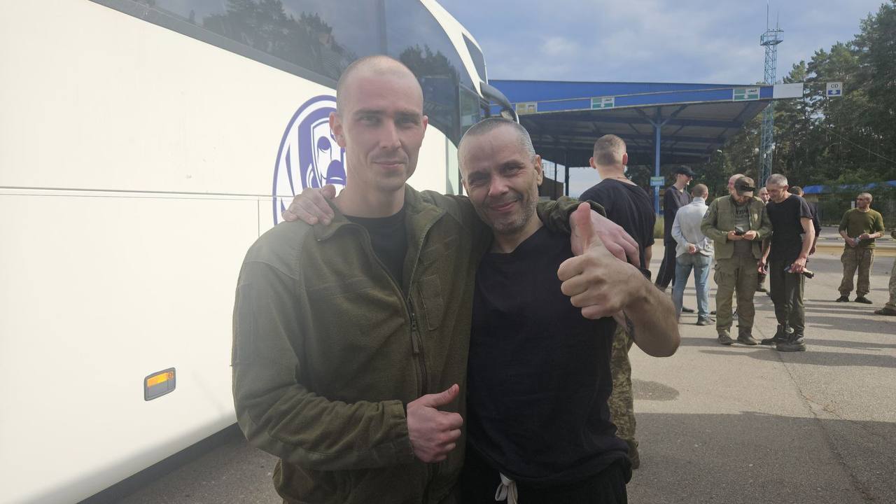 Україна та РФ провели обмін полоненими: повернулися військові й цивільні. Фото і відео